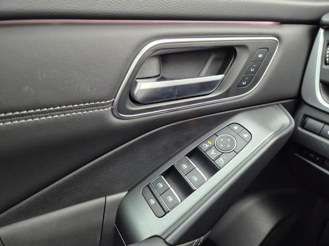 Nissan Qashqai 1.3 DIG-T MHEV 158 PS X-Tronic Tekna Voll-Leder Klimaautomatik PanoGlasdach Sitzheizung Lenkradheizung Navi Head-Up Display elektr. Heckklappe ACC PDC v+h 360&deg;Kamera DAB Bluetooth Touchscreen Apple CarPlay Android Auto 19"LM 