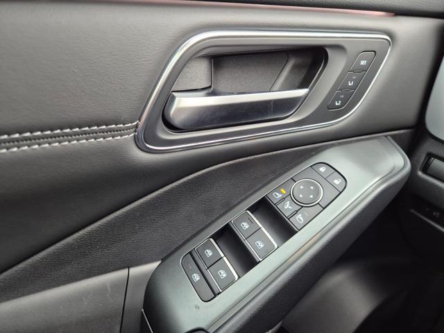 Nissan Qashqai 1.3 DIG-T MHEV 158 PS X-Tronic Tekna Voll-Leder Klimaautomatik PanoGlasdach Sitzheizung Lenkradheizung Navi Head-Up Display elektr. Heckklappe ACC PDC v+h 360&deg;Kamera DAB Bluetooth Touchscreen Apple CarPlay Android Auto 19"LM 