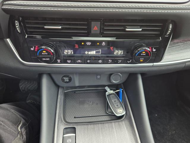 Nissan Qashqai 1.3 DIG-T MHEV 158 PS X-Tronic Tekna Voll-Leder Klimaautomatik PanoGlasdach Sitzheizung Lenkradheizung Navi Head-Up Display elektr. Heckklappe ACC PDC v+h 360&deg;Kamera DAB Bluetooth Touchscreen Apple CarPlay Android Auto 19"LM 