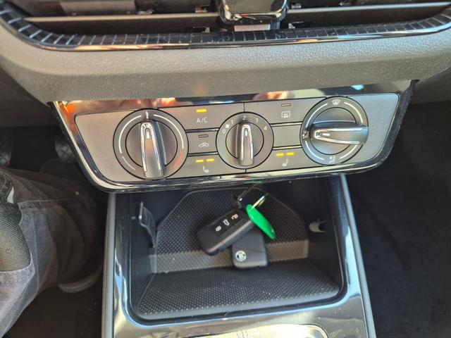 Skoda Fabia 1.0 TSI 95PS Selection 5-t&uuml;rig R&uuml;ckf.Kamera Parksensoren Sitzheizung Multifunktionslenkrad Klima Skoda-Radio Bluetooth Touchscreen Tempomat Nebelsch. Apple CarPlay + Android Auto 