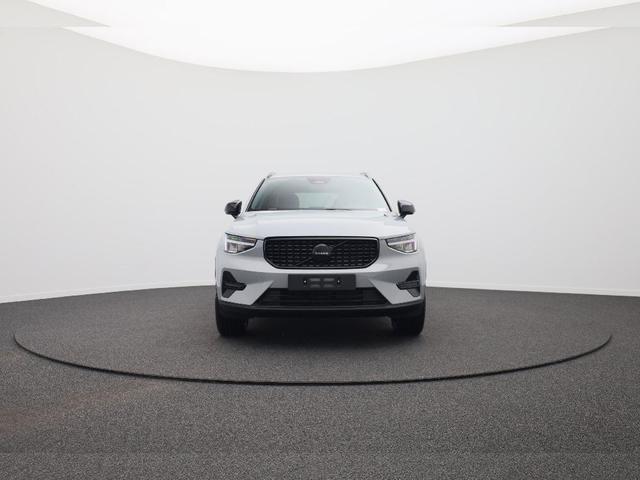 Volvo XC40 2.0 Black Edition Plus B4 Mild-Hybrid 197PS Automatik elektr. PanoDach R&uuml;ckf.Kamera PDC v+h ACC el.Heckklappe Harman/Kardon-Sound Klimaautomatik Sitzheizung Lenkradheizung Apple CarPlay Android Auto 20-LM 