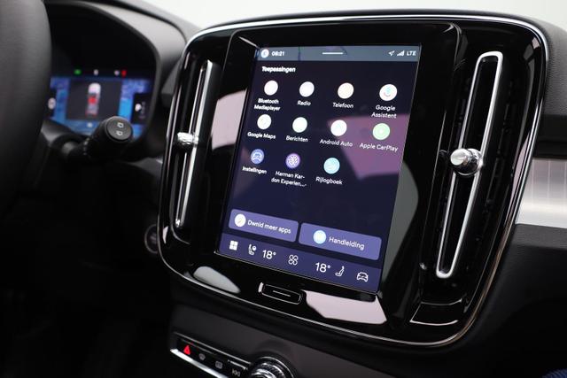 Volvo XC40 2.0 Black Edition Plus B4 Mild-Hybrid 197PS Automatik elektr. PanoDach R&uuml;ckf.Kamera PDC v+h ACC el.Heckklappe Harman/Kardon-Sound Klimaautomatik Sitzheizung Lenkradheizung Apple CarPlay Android Auto 20-LM 