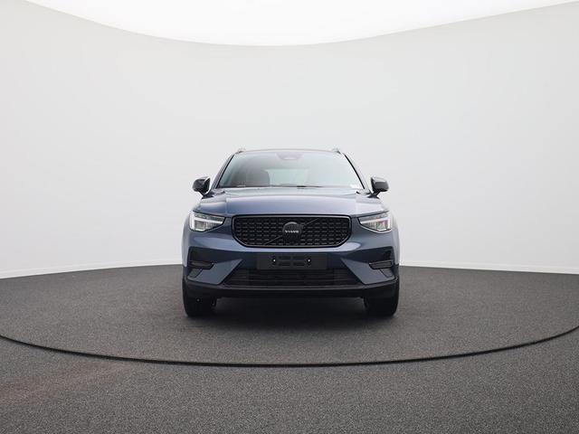 Volvo XC40 2.0 Black Edition Plus B4 Mild-Hybrid 197PS Automatik elektr. PanoDach R&uuml;ckf.Kamera PDC v+h ACC el.Heckklappe Harman/Kardon-Sound Klimaautomatik Sitzheizung Lenkradheizung Apple CarPlay Android Auto 20-LM 