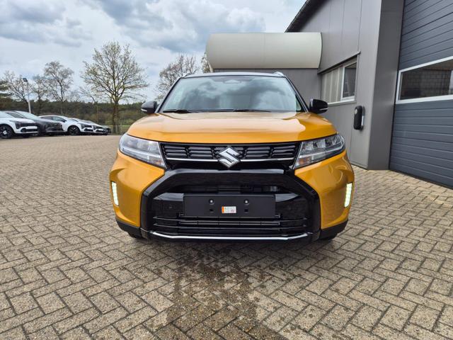 Suzuki Vitara Comfort+ 110PS Automatik MHEV 1.4 Boosterjet Teilleder Navi Klimaautomatik Sitzheizung ACC PDC v+h R&uuml;ckf.Kamera Suzuki-Radio Apple CarPlay Android Auto Touchscreen 2xKeyless 17-LM 