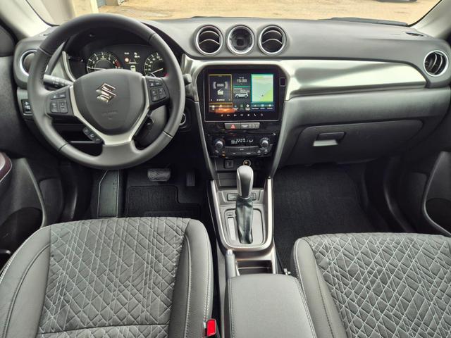 Suzuki Vitara Comfort+ 110PS Automatik MHEV 1.4 Boosterjet Teilleder Navi Klimaautomatik Sitzheizung ACC PDC v+h R&uuml;ckf.Kamera Suzuki-Radio Apple CarPlay Android Auto Touchscreen 2xKeyless 17-LM 