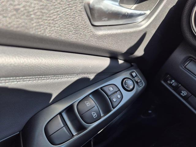 Nissan Juke 1.0 DIG-T 114PS N-Connecta Teil-Leder Klimaautomatik PDC v+h R&uuml;ckf.Kamera Bluetooth Touchscreen Apple CarPlay Android Auto 17"LM 