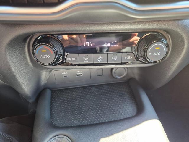 Nissan Juke 1.0 DIG-T 114PS N-Connecta Teil-Leder Klimaautomatik PDC v+h R&uuml;ckf.Kamera Bluetooth Touchscreen Apple CarPlay Android Auto 17"LM 