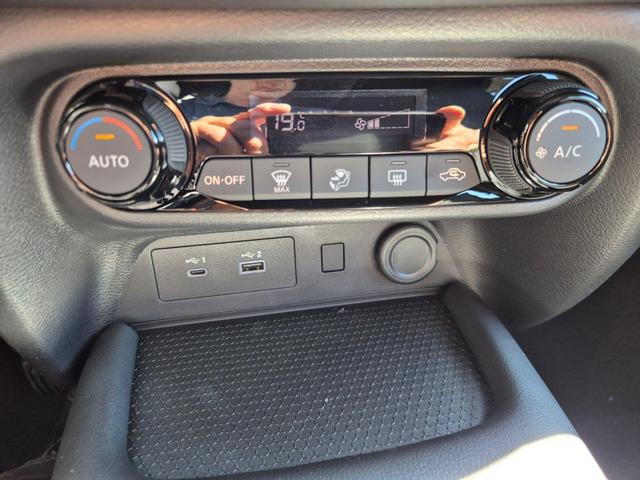 Nissan Juke 1.0 DIG-T 114PS N-Connecta Teil-Leder Klimaautomatik PDC v+h R&uuml;ckf.Kamera Bluetooth Touchscreen Apple CarPlay Android Auto 17"LM 