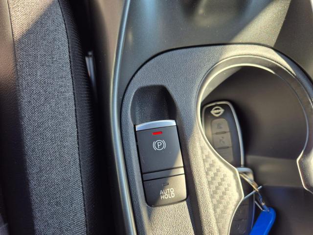 Nissan Juke 1.0 DIG-T 114PS N-Connecta Teil-Leder Klimaautomatik PDC v+h R&uuml;ckf.Kamera Bluetooth Touchscreen Apple CarPlay Android Auto 17"LM 