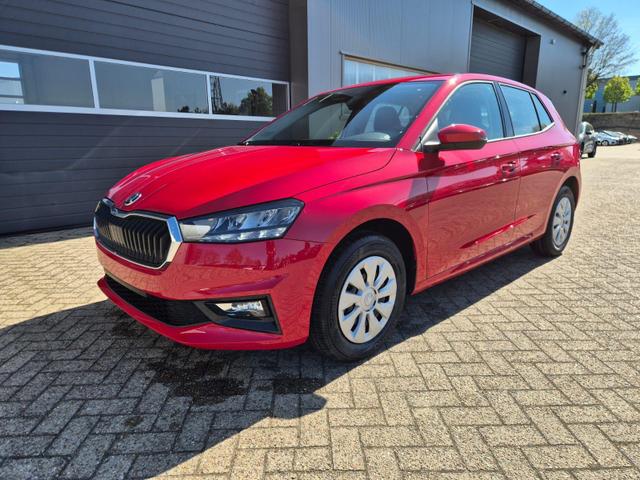 Skoda Fabia - 1.0 TSI 95PS Selection 5-t&uuml;rig R&uuml;ckf.Kamera Parksensoren Sitzheizung Multifunktionslenkrad Klima Skoda-Radio Bluetooth Touchscreen Tempomat Nebelsch. Apple CarPlay + Android Auto