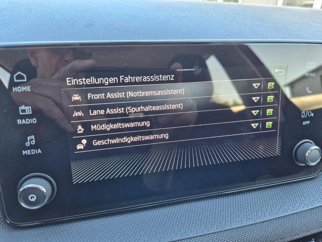 Skoda Fabia 1.0 TSI 95PS Selection 5-t&uuml;rig R&uuml;ckf.Kamera Parksensoren Sitzheizung Multifunktionslenkrad Klima Skoda-Radio Bluetooth Touchscreen Tempomat Nebelsch. Apple CarPlay + Android Auto 