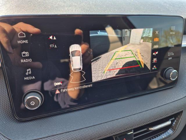 Skoda Fabia 1.0 TSI 95PS Selection 5-t&uuml;rig R&uuml;ckf.Kamera Parksensoren Sitzheizung Multifunktionslenkrad Klima Skoda-Radio Bluetooth Touchscreen Tempomat Nebelsch. Apple CarPlay + Android Auto 