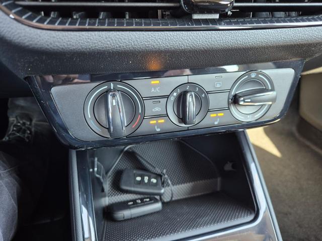 Skoda Fabia 1.0 TSI 95PS Selection 5-t&uuml;rig R&uuml;ckf.Kamera Parksensoren Sitzheizung Multifunktionslenkrad Klima Skoda-Radio Bluetooth Touchscreen Tempomat Nebelsch. Apple CarPlay + Android Auto 