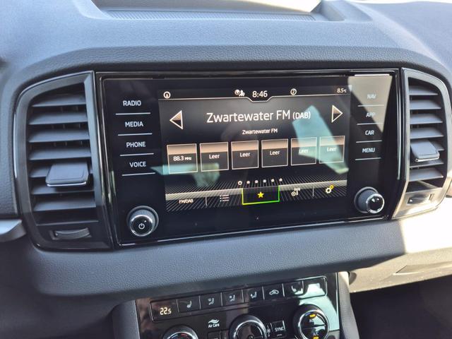 Skoda Karoq 1.5 TSI 150PS DSG Selection Klimaautomatik Sitzheizung Lenkradheizung ACC PDC v+h R&uuml;ckf.Kamera abg.Scheiben Apple CarPlay Android Auto 17"LM 