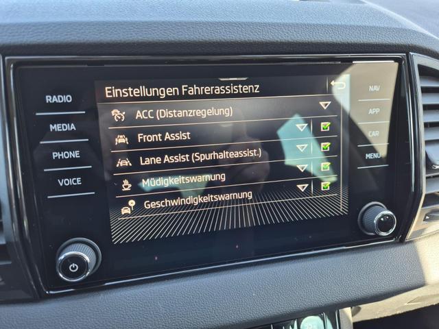 Skoda Karoq 1.5 TSI 150PS DSG Selection Klimaautomatik Sitzheizung Lenkradheizung ACC PDC v+h R&uuml;ckf.Kamera abg.Scheiben Apple CarPlay Android Auto 17"LM 