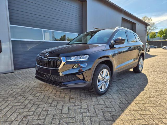 Skoda Karoq - 1.5 TSI 150PS DSG Selection Klimaautomatik Sitzheizung Lenkradheizung ACC PDC v+h R&uuml;ckf.Kamera abg.Scheiben Apple CarPlay Android Auto 17"LM
