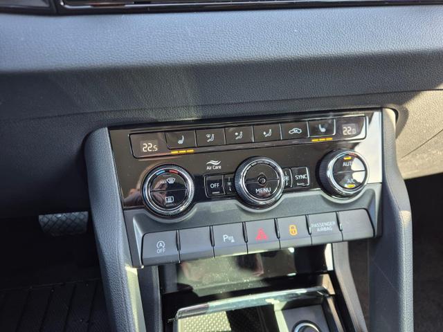 Skoda Karoq 1.5 TSI 150PS DSG Selection AHK Klimaautomatik Sitzheizung Lenkradheizung ACC PDC v+h R&uuml;ckf.Kamera abg.Scheiben Apple CarPlay Android Auto 17"LM 