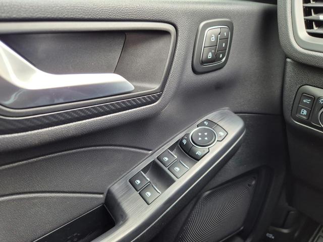 Ford Kuga ST-Line X 243PS PHEV Automatik Matrix-LED schwenkb. AHK elektr. PanoDach Sitzheizung v+h Lenkradheizung Frontscheibe beheizb. Navi SYNC4 Apple CarPlay Android Auto Touchscreen PDC 4xKamera 2xKeyless B+O Sound 19"LM vollelektr. Reichweite 65KM 