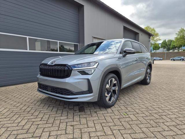 Skoda Kodiaq Sportline 1.5 TSI 204PS PHEV DSG schwenkb. AHK elektr. PanoDach HUD Alcantara PDC v+h 360&deg;Kamera CANTON Sound Klimaautomatik Sitzheizung Lenkradheizung Navi Apple CarPlay Android Auto 2xKeyless 19"LM vollelektr. Reichweite 116KM 