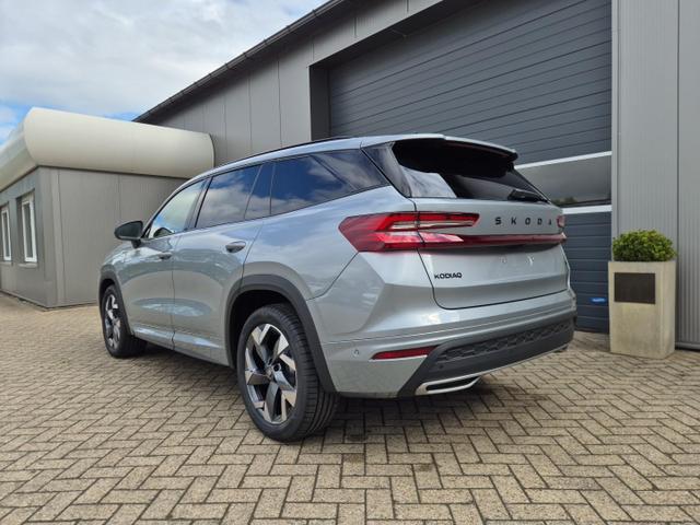 Skoda Kodiaq Sportline 1.5 TSI 204PS PHEV DSG schwenkb. AHK elektr. PanoDach HUD Alcantara PDC v+h 360&deg;Kamera CANTON Sound Klimaautomatik Sitzheizung Lenkradheizung Navi Apple CarPlay Android Auto 2xKeyless 19"LM vollelektr. Reichweite 116KM 