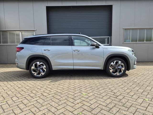 Skoda Kodiaq Sportline 1.5 TSI 204PS PHEV DSG schwenkb. AHK elektr. PanoDach HUD Alcantara PDC v+h 360&deg;Kamera CANTON Sound Klimaautomatik Sitzheizung Lenkradheizung Navi Apple CarPlay Android Auto 2xKeyless 19"LM vollelektr. Reichweite 116KM 