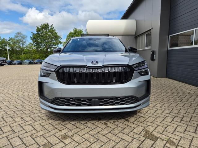 Skoda Kodiaq Sportline 1.5 TSI 204PS PHEV DSG schwenkb. AHK elektr. PanoDach HUD Alcantara PDC v+h 360&deg;Kamera CANTON Sound Klimaautomatik Sitzheizung Lenkradheizung Navi Apple CarPlay Android Auto 2xKeyless 19"LM vollelektr. Reichweite 116KM 