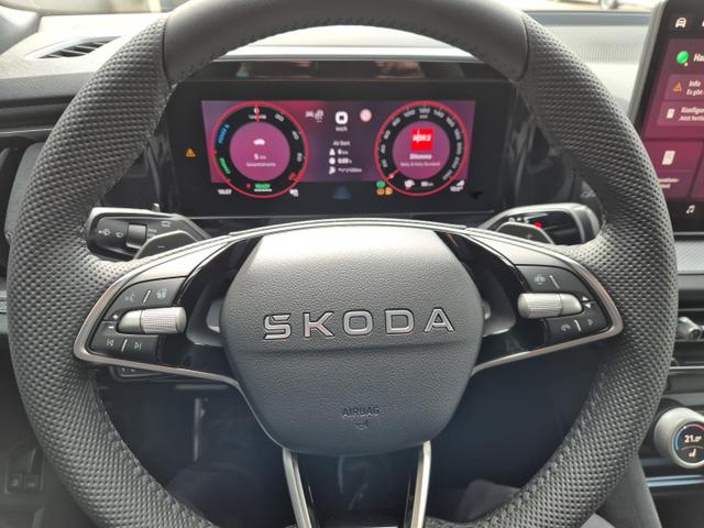 Skoda Kodiaq Sportline 1.5 TSI 204PS PHEV DSG schwenkb. AHK elektr. PanoDach HUD Alcantara PDC v+h 360&deg;Kamera CANTON Sound Klimaautomatik Sitzheizung Lenkradheizung Navi Apple CarPlay Android Auto 2xKeyless 19"LM vollelektr. Reichweite 116KM 