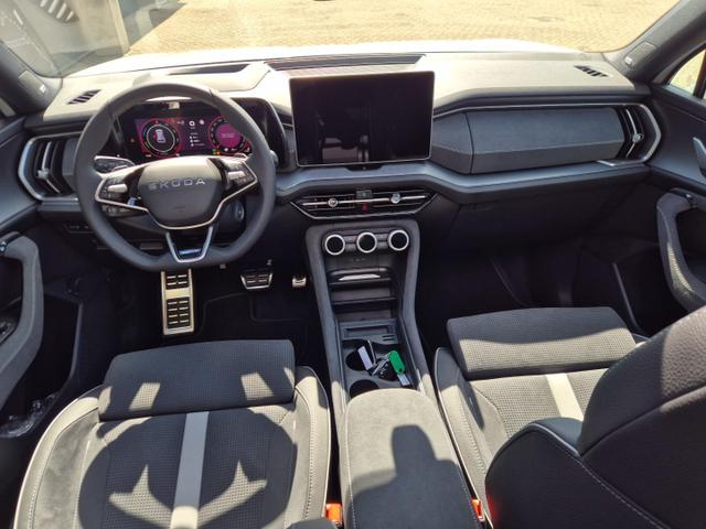 Skoda Kodiaq Sportline 1.5 TSI 204PS PHEV DSG schwenkb. AHK elektr. PanoDach HUD Alcantara PDC v+h 360&deg;Kamera CANTON Sound Klimaautomatik Sitzheizung Lenkradheizung Navi Apple CarPlay Android Auto 2xKeyless 19"LM vollelektr. Reichweite 116KM 