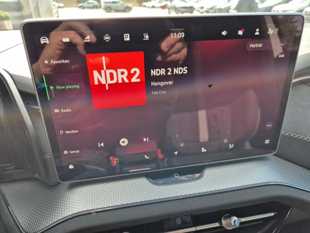 Skoda Kodiaq Sportline 1.5 TSI 204PS PHEV DSG schwenkb. AHK elektr. PanoDach HUD Alcantara PDC v+h 360&deg;Kamera CANTON Sound Klimaautomatik Sitzheizung Lenkradheizung Navi Apple CarPlay Android Auto 2xKeyless 19"LM vollelektr. Reichweite 116KM 