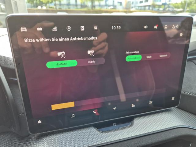 Skoda Kodiaq Sportline 1.5 TSI 204PS PHEV DSG schwenkb. AHK elektr. PanoDach HUD Alcantara PDC v+h 360&deg;Kamera CANTON Sound Klimaautomatik Sitzheizung Lenkradheizung Navi Apple CarPlay Android Auto 2xKeyless 19"LM vollelektr. Reichweite 116KM 