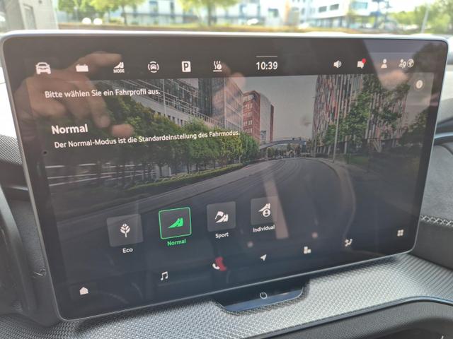 Skoda Kodiaq Sportline 1.5 TSI 204PS PHEV DSG schwenkb. AHK elektr. PanoDach HUD Alcantara PDC v+h 360&deg;Kamera CANTON Sound Klimaautomatik Sitzheizung Lenkradheizung Navi Apple CarPlay Android Auto 2xKeyless 19"LM vollelektr. Reichweite 116KM 