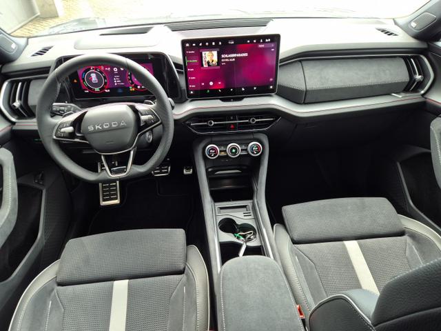 Skoda Kodiaq Sportline 1.5 TSI 204PS PHEV DSG schwenkb. AHK elektr. PanoDach HUD Alcantara PDC v+h 360&deg;Kamera CANTON Sound Klimaautomatik Sitzheizung Lenkradheizung Navi Apple CarPlay Android Auto 2xKeyless 19"LM vollelektr. Reichweite 116KM 