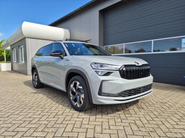 Skoda Kodiaq Sportline 1.5 TSI 204PS PHEV DSG schwenkb. AHK elektr. PanoDach HUD Alcantara PDC v+h 360&deg;Kamera CANTON Sound Klimaautomatik Sitzheizung Lenkradheizung Navi Apple CarPlay Android Auto 2xKeyless 19"LM vollelektr. Reichweite 116KM 