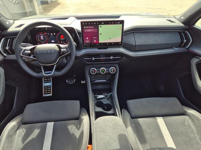 Skoda Kodiaq Sportline 1.5 TSI 204PS PHEV DSG schwenkb. AHK elektr. PanoDach HUD Alcantara PDC v+h 360&deg;Kamera CANTON Sound Klimaautomatik Sitzheizung Lenkradheizung Navi Apple CarPlay Android Auto 2xKeyless 19"LM vollelektr. Reichweite 116KM 