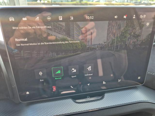Skoda Kodiaq Sportline 1.5 TSI 204PS PHEV DSG schwenkb. AHK elektr. PanoDach HUD Alcantara PDC v+h 360&deg;Kamera CANTON Sound Klimaautomatik Sitzheizung Lenkradheizung Navi Apple CarPlay Android Auto 2xKeyless 19"LM vollelektr. Reichweite 116KM 