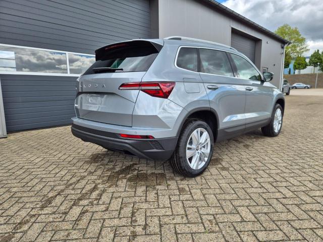 Skoda Karoq 1.5 TSI 150PS DSG Selection AHK Klimaautomatik Sitzheizung Lenkradheizung ACC PDC v+h R&uuml;ckf.Kamera abg.Scheiben Apple CarPlay Android Auto 17"LM 