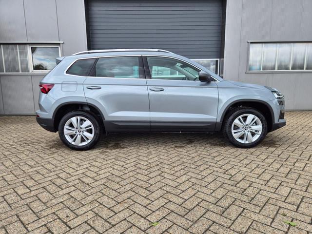 Skoda Karoq 1.5 TSI 150PS DSG Selection AHK Klimaautomatik Sitzheizung Lenkradheizung ACC PDC v+h R&uuml;ckf.Kamera abg.Scheiben Apple CarPlay Android Auto 17"LM 