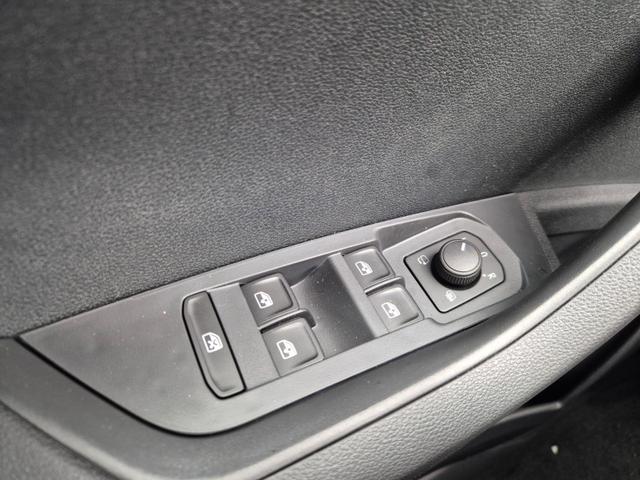 Skoda Karoq 1.5 TSI 150PS DSG Selection AHK Klimaautomatik Sitzheizung Lenkradheizung ACC PDC v+h R&uuml;ckf.Kamera abg.Scheiben Apple CarPlay Android Auto 17"LM 