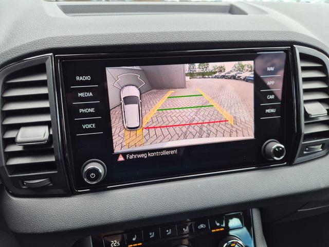 Skoda Karoq 1.5 TSI 150PS DSG Selection AHK Klimaautomatik Sitzheizung Lenkradheizung ACC PDC v+h R&uuml;ckf.Kamera abg.Scheiben Apple CarPlay Android Auto 17"LM 