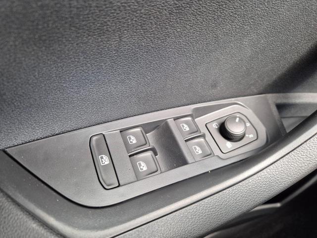 Skoda Karoq 1.5 TSI 150PS DSG Selection AHK Klimaautomatik Sitzheizung Lenkradheizung ACC PDC v+h R&uuml;ckf.Kamera abg.Scheiben Apple CarPlay Android Auto 17"LM 