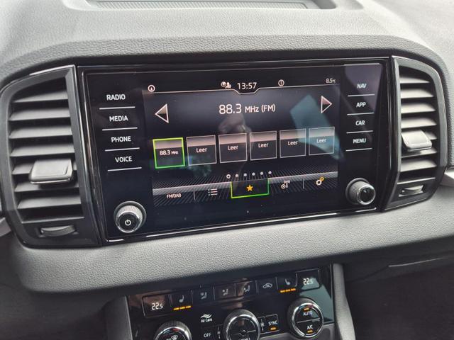 Skoda Karoq 1.5 TSI 150PS DSG Selection AHK Klimaautomatik Sitzheizung Lenkradheizung ACC PDC v+h R&uuml;ckf.Kamera abg.Scheiben Apple CarPlay Android Auto 17"LM 