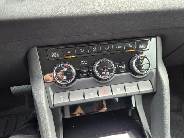 Skoda Karoq 1.5 TSI 150PS DSG Selection AHK Klimaautomatik Sitzheizung Lenkradheizung ACC PDC v+h R&uuml;ckf.Kamera abg.Scheiben Apple CarPlay Android Auto 17"LM 