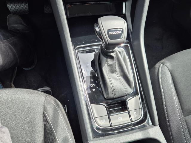 Skoda Karoq 1.5 TSI 150PS DSG Selection AHK Klimaautomatik Sitzheizung Lenkradheizung ACC PDC v+h R&uuml;ckf.Kamera abg.Scheiben Apple CarPlay Android Auto 17"LM 