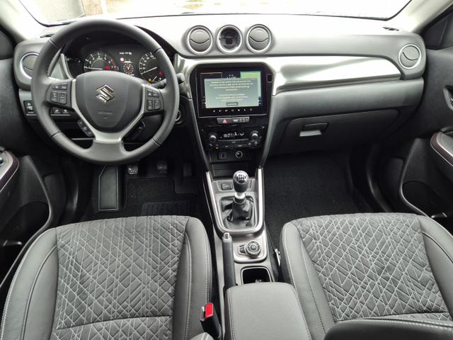 Suzuki Vitara Comfort+ 110PS MHEV 4x4 ALLGRIP 1.4 Boosterjet Allrad Teilleder mit Alcantara Navi Klimaautomatik Sitzheizung ACC PDC v+h R&uuml;ckf.Kamera Suzuki-Radio Apple CarPlay Android Auto Touchscreen 2xKeyless 17-LM 