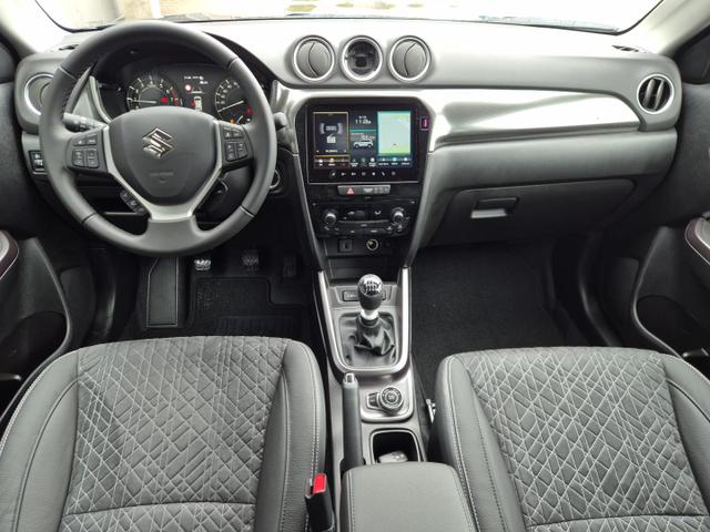 Suzuki Vitara Comfort+ 110PS MHEV 4x4 ALLGRIP 1.4 Boosterjet Allrad Teilleder mit Alcantara Navi Klimaautomatik Sitzheizung ACC PDC v+h R&uuml;ckf.Kamera Suzuki-Radio Apple CarPlay Android Auto Touchscreen 2xKeyless 17-LM 