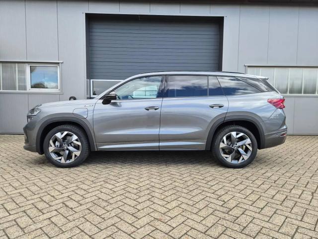 Skoda Kodiaq - Sportline 1.5 TSI 204PS PHEV DSG schwenkb. AHK elektr. PanoDach HUD Alcantara PDC v+h 360&deg;Kamera CANTON Sound Klimaautomatik Sitzheizung Lenkradheizung Navi Apple CarPlay Android Auto 2xKeyless 19"LM vollelektr. Reichweite 116KM
