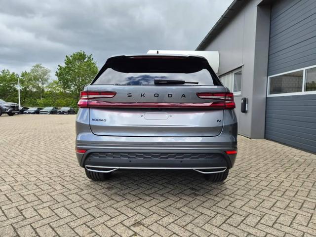 Skoda Kodiaq Sportline 1.5 TSI 204PS PHEV DSG schwenkb. AHK elektr. PanoDach HUD Alcantara PDC v+h 360&deg;Kamera CANTON Sound Klimaautomatik Sitzheizung Lenkradheizung Navi Apple CarPlay Android Auto 2xKeyless 19"LM vollelektr. Reichweite 116KM 