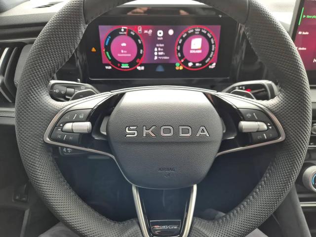 Skoda Kodiaq Sportline 1.5 TSI 204PS PHEV DSG schwenkb. AHK elektr. PanoDach HUD Alcantara PDC v+h 360&deg;Kamera CANTON Sound Klimaautomatik Sitzheizung Lenkradheizung Navi Apple CarPlay Android Auto 2xKeyless 19"LM vollelektr. Reichweite 116KM 