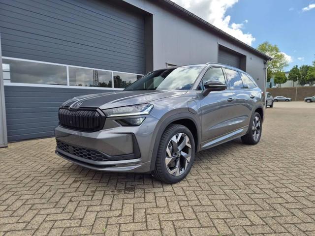 Skoda Kodiaq Sportline 1.5 TSI 204PS PHEV DSG schwenkb. AHK elektr. PanoDach HUD Alcantara PDC v+h 360&deg;Kamera CANTON Sound Klimaautomatik Sitzheizung Lenkradheizung Navi Apple CarPlay Android Auto 2xKeyless 19"LM vollelektr. Reichweite 116KM 
