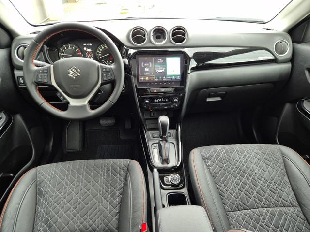 Suzuki Vitara Comfort+ 110PS Automatik MHEV 4x4 ALLGRIP 1.4 Boosterjet Black Edition Panodach Teilleder Navi Klimaautomatik Sitzheizung ACC PDC v+h R&uuml;ckf.Kamera Suzuki-Radio Apple CarPlay Android Auto Touchscreen 2xKeyless 17-LM 